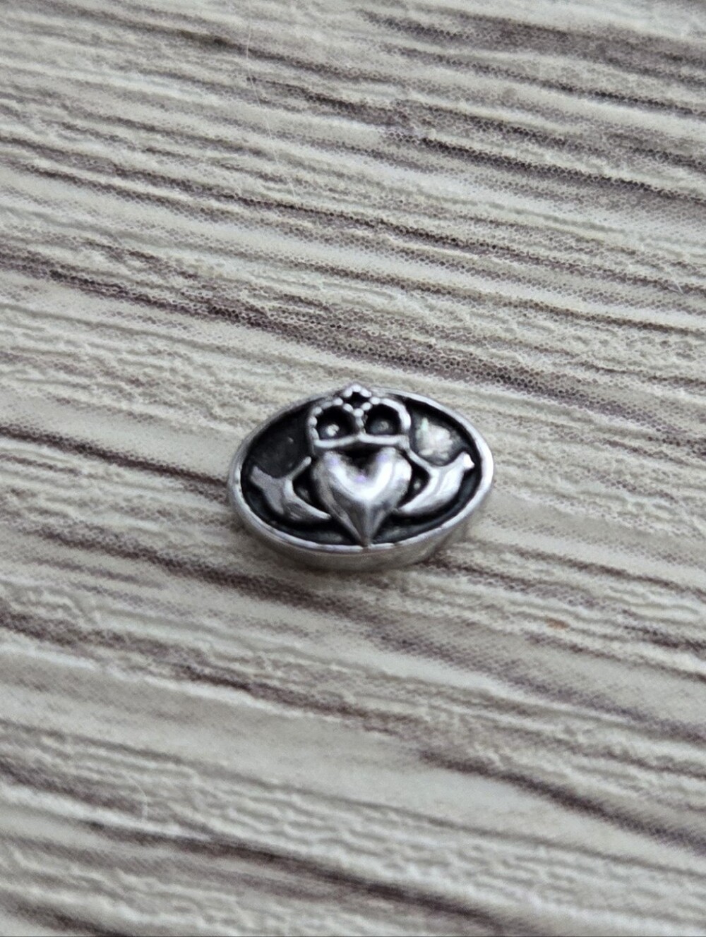 🦉VHTF Claddagh Charm